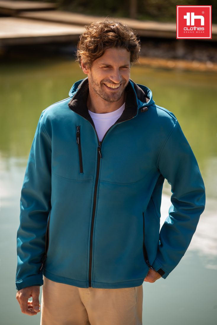 Modelo Zagreb — Softshell com capuz removível